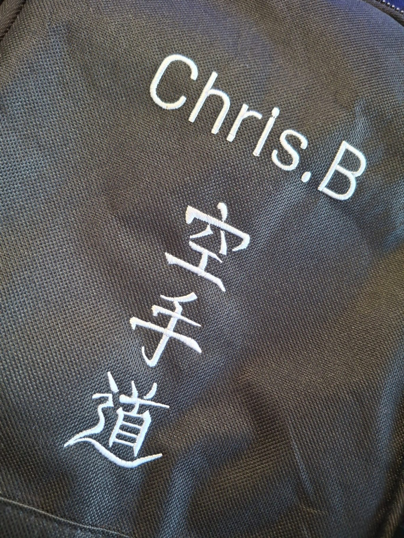 Broderie sur sac de sport. Broderie sur sac de sport.