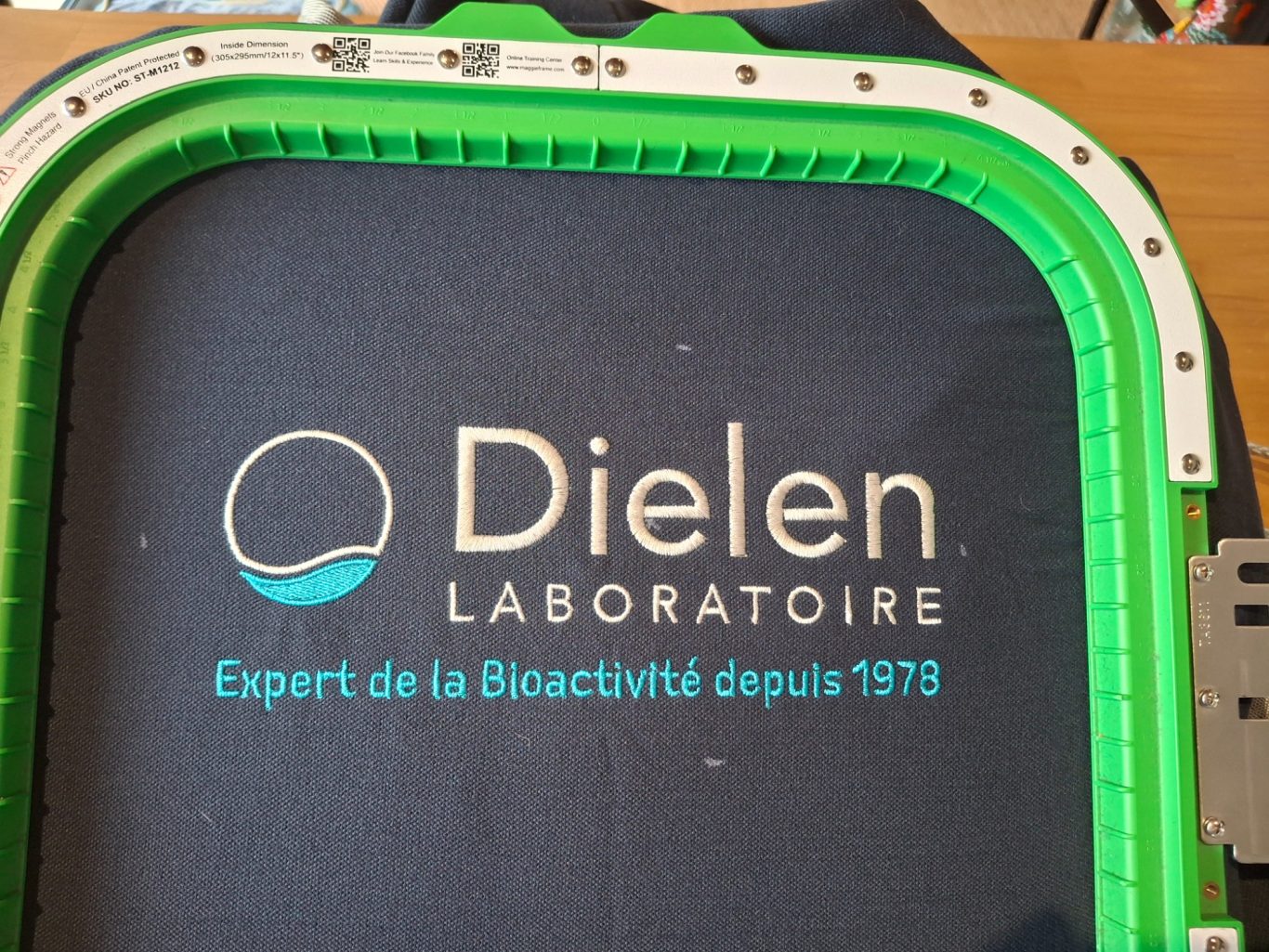 Broderie sur jupe de cheval Broderie sur jupe de cheval