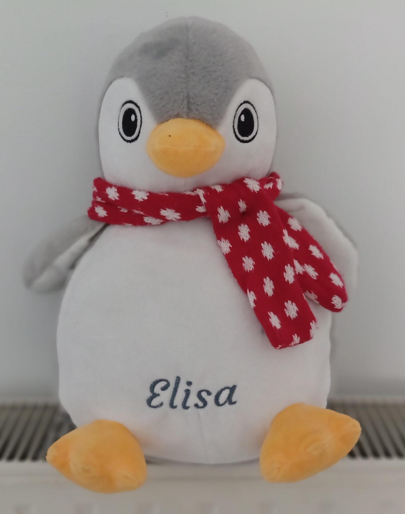 Broderie personnalisée sur un range pyjama. Broderie personnalisée sur un range pyjama.