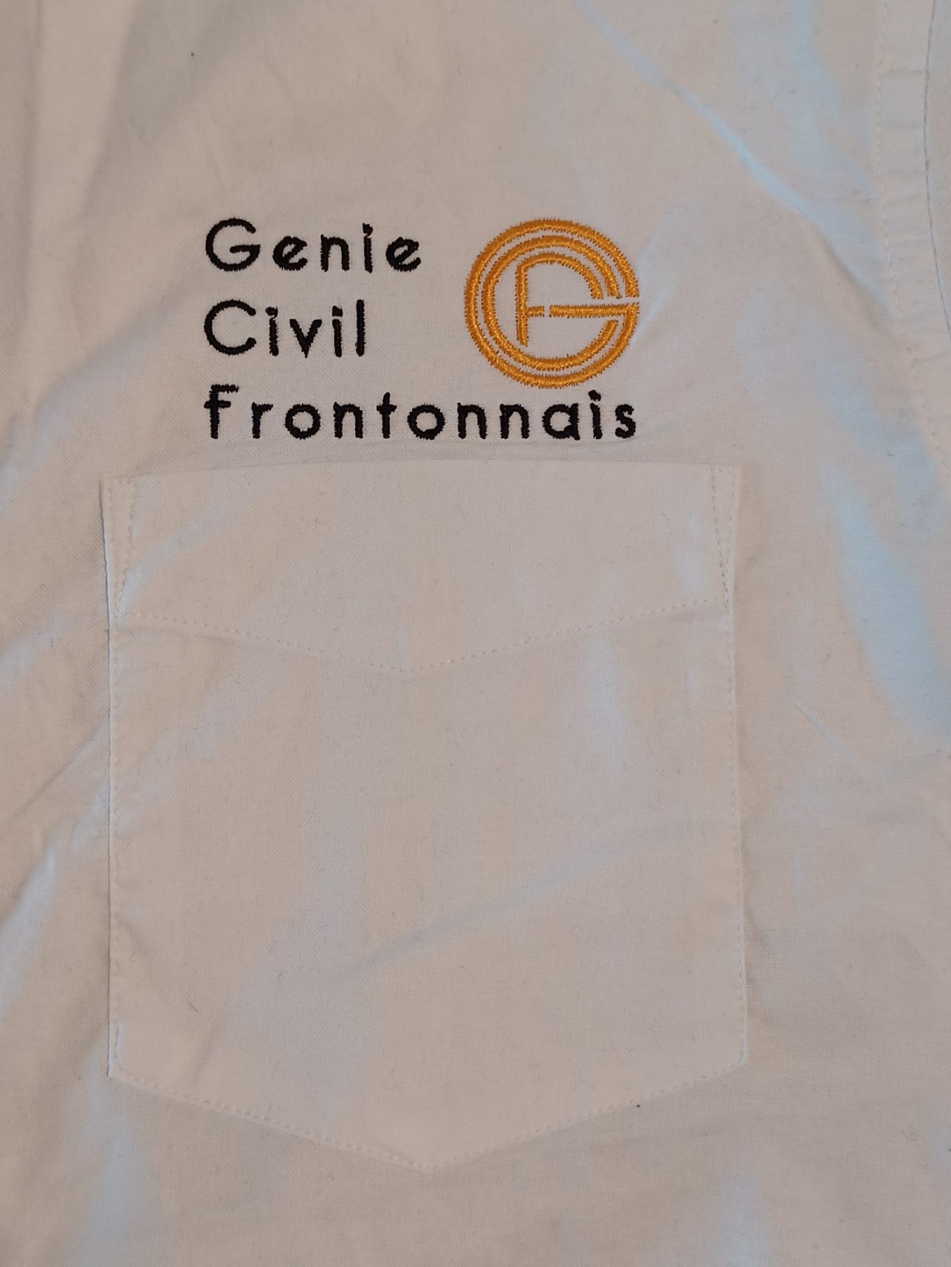 Broderie sur chemise Broderie sur chemise