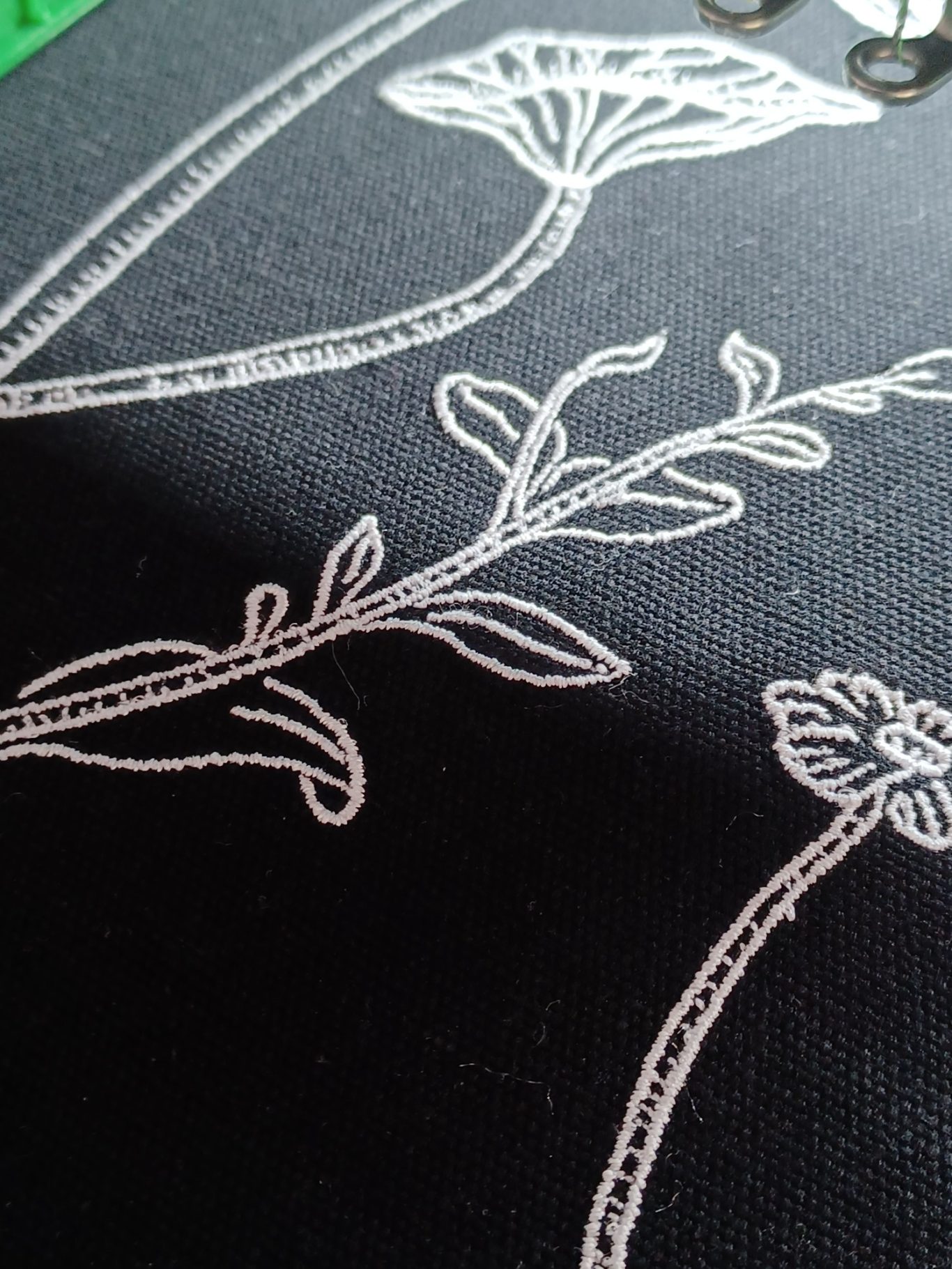 Broderie vue de près Broderie vue de près